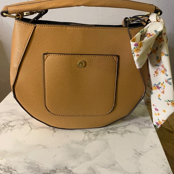 Steve Madden Bfrayy Saddle Mini Bucket Purse NWT - Picture 2 of 2